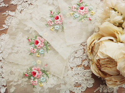 ローズ刺繍パーツ（在庫4/残り0) - フランスアンティーク | イギリスアンティーク | バラと天使のアンティーク | アンティークショップ