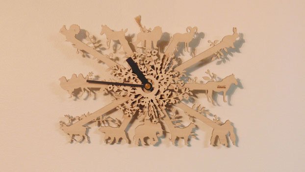 Kare Mini Hayvan tahta tasarım duvar saatleri                  Tasarımcı : Takuya Oi (İgenoki)  