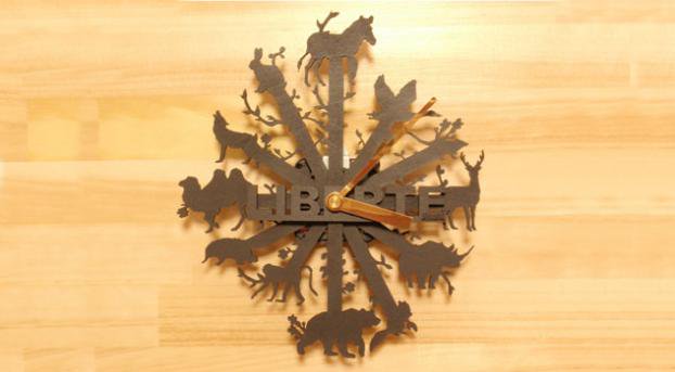 Hayvan Atı Uma tahta tasarım duvar saatleri                  Tasarımcı : Takuya Oi (İgenoki)  