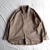 【MANAVE・マナベ】 TUCK COLLAR SHIRT<img class='new_mark_img2' src='https://img.shop-pro.jp/img/new/icons1.gif' style='border:none;display:inline;margin:0px;padding:0px;width:auto;' />