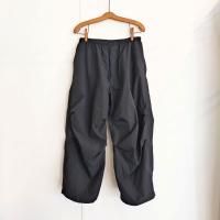 THE DAY ǥ WINDS-DAY COTTON NYLON KNEE TUCK PANTS<img class='new_mark_img2' src='https://img.shop-pro.jp/img/new/icons1.gif' style='border:none;display:inline;margin:0px;padding:0px;width:auto;' />
