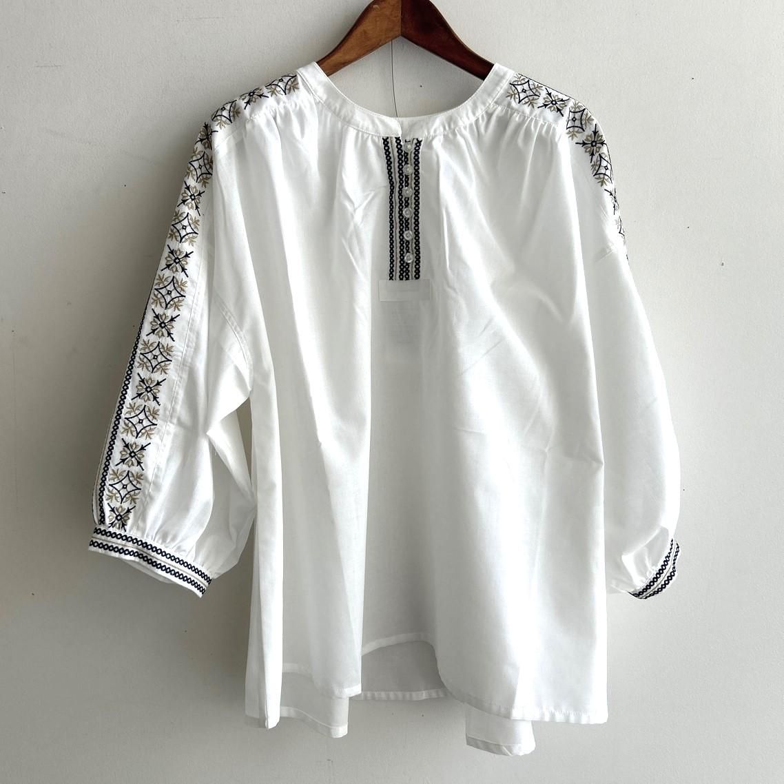 Kelen 刺繍デザインブラウス KONS LKL24HBL2090 HACHITEN Kelen 刺繍デザインブラウス KONS LKL24HBL2090 HACHITEN