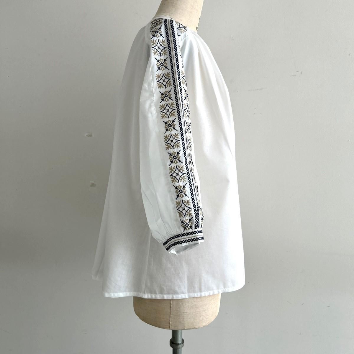 Kelen 刺繍デザインブラウス KONS LKL24HBL2090 HACHITEN Kelen 刺繍デザインブラウス KONS LKL24HBL2090 HACHITEN