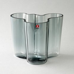 <img class='new_mark_img1' src='https://img.shop-pro.jp/img/new/icons1.gif' style='border:none;display:inline;margin:0px;padding:0px;width:auto;' />iittala / Alvar Aalto [ Alvar Aalto Collection ] Vase (120mm/gray)