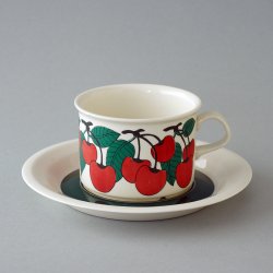 ARABIA / Inkeri Leivo [ Kirsikka ] teacup & saucer