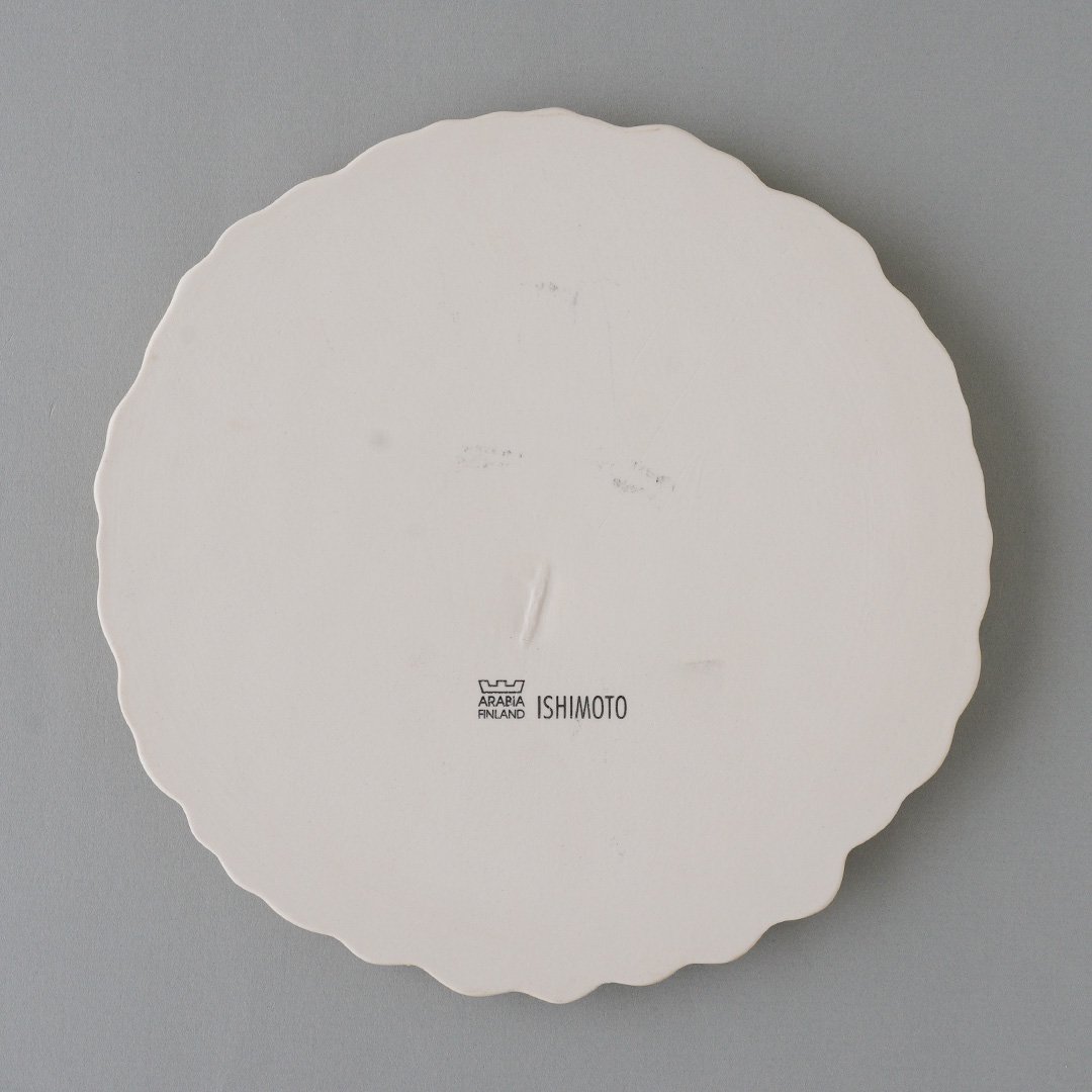 ARABIA / Fujiwo Ishimoto [ KUKKIA / Chrysanthemum ] wall plate (warm yellow)  -  マルカ・オンラインショップへようこそ。2007年より北欧のヴィンテージテーブルウェアと北欧雑貨を販売している通販サイトです。神戸・北野に実店舗がございます。