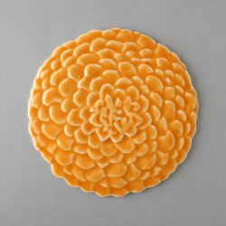 ARABIA / Fujiwo Ishimoto [ KUKKIA / Chrysanthemum ] wall plate (warm yellow)