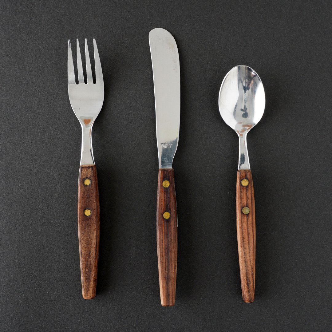 フィンランドで見つけた ヴィンテージカトラリー fork(18cm) + fish knife(19cm) + spoon(16cm) -  マルカ・オンラインショップへようこそ。2007年より北欧のヴィンテージテーブルウェアと北欧雑貨 を販売している通販サイトです。神戸・北野に実店舗がございます。
