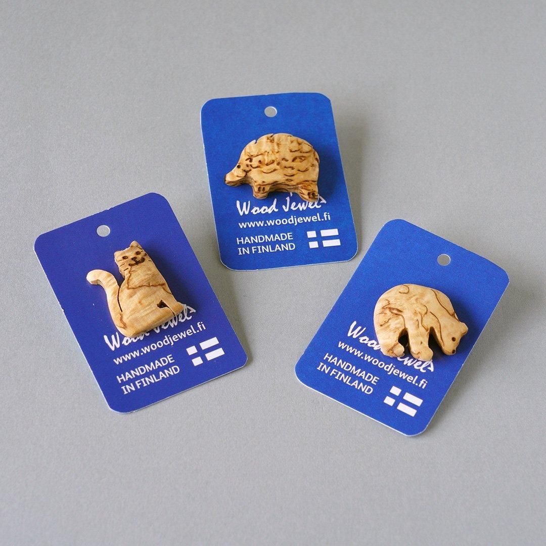 ハリネズミ　ピンバッチ Wood Jewel Finland - 白樺のピンバッジ（ハリネズミ） - マルカ