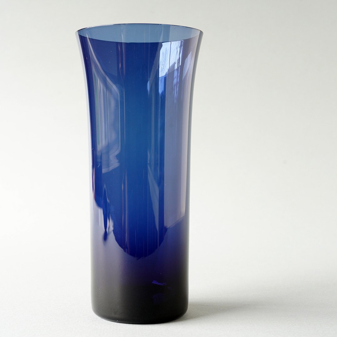 Nuutajarvi / Kaj Franck [ #1725 / Trumpetti ] tumbler (blue) -  マルカ・オンラインショップへようこそ。2007年より北欧のヴィンテージテーブルウェアと北欧雑貨を販売している通販サイトです。神戸・北野に実店舗がございます。