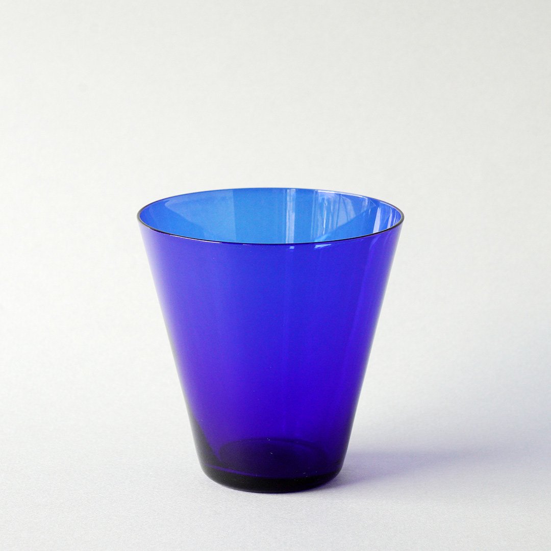 Nuutajarvi / Kaj Franck [ #2744 Kimara ] tumbler (8.7cm/blue) -  マルカ・オンラインショップへようこそ。2007年より北欧のヴィンテージテーブルウェアと北欧雑貨を販売している通販サイトです。神戸・北野に実店舗がございます。