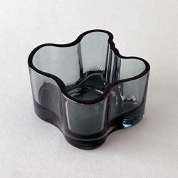 <img class='new_mark_img1' src='https://img.shop-pro.jp/img/new/icons1.gif' style='border:none;display:inline;margin:0px;padding:0px;width:auto;' />iittala / Arvar Aalto [ Arvar Aalto Collection ] candle holder 55mm (gray)