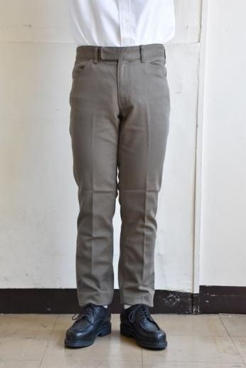 D.C.WHITE（ディーシーホワイト） CHINO TROUSERS カーキ