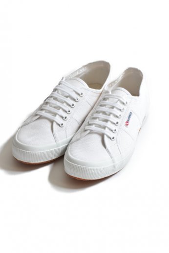 <img class='new_mark_img1' src='https://img.shop-pro.jp/img/new/icons13.gif' style='border:none;display:inline;margin:0px;padding:0px;width:auto;' />SUPERGA（スペルガ） 2750-COTU CLASSIC WHITE 901
