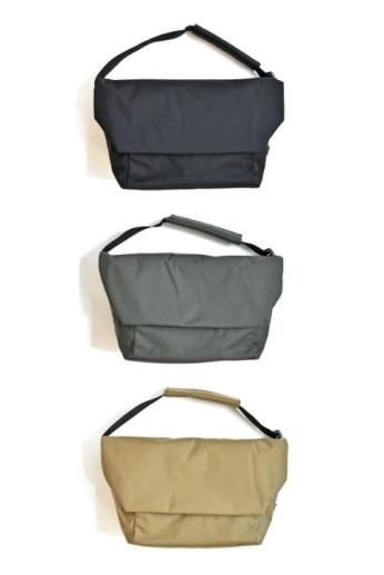 SMLʥ२LIONEL UNIVERSE MESSENGER BAG