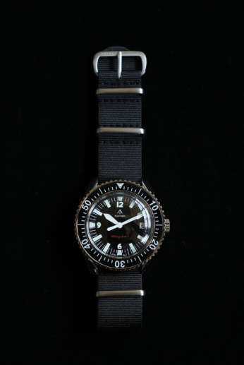 <img class='new_mark_img1' src='https://img.shop-pro.jp/img/new/icons13.gif' style='border:none;display:inline;margin:0px;padding:0px;width:auto;' />Naval WatchʥʥХ å MILITARY WATCH  Mil.-05SV/BK Automatic ROYAL Military Diver TYPE