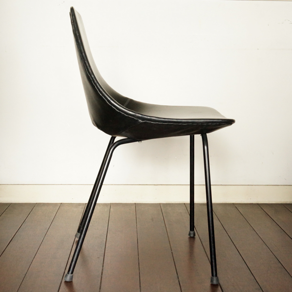 椅子 Pierre Guariche Tonneau chair Steiner Tonneau Chair by Pierre Guariche for Steiner, 1950 | IN THE LIGHT