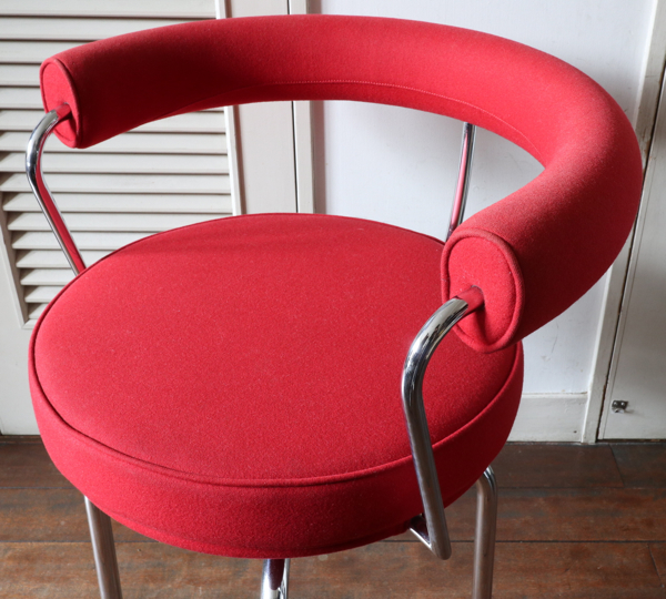 Cassina製 LC1 シャルロットペリアン コルビジェ 20世紀に作られた椅子の中でマスターピースのひとつに数えられる