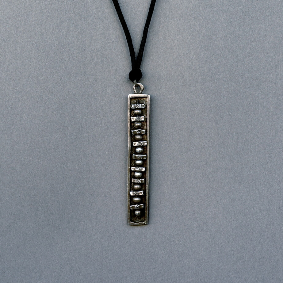 Melanie Decourcey/Pendant On String/Silver Beads Lined Up 