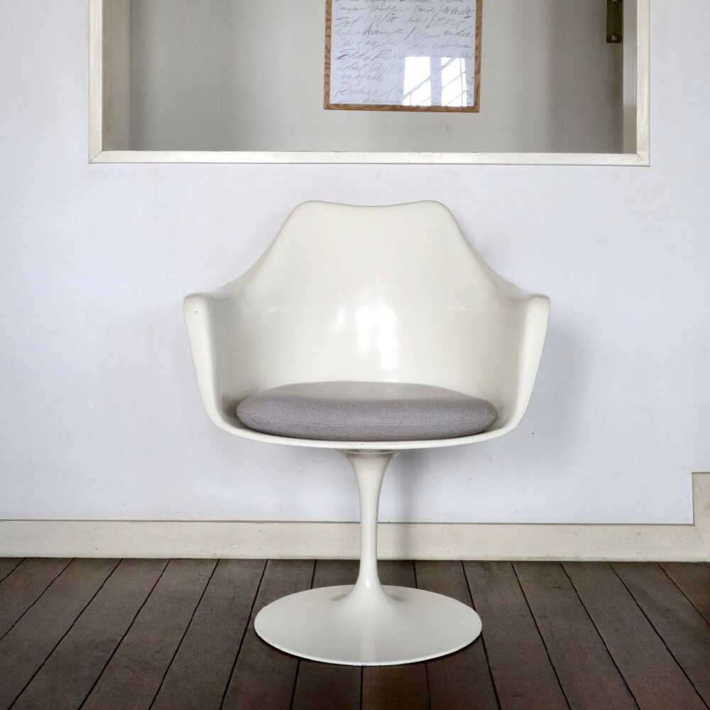 Eero Saarinen / Knoll / Tulip Chair Model #150 - organ Eero Saarinen / Knoll / Tulip Chair Model #150 - organ