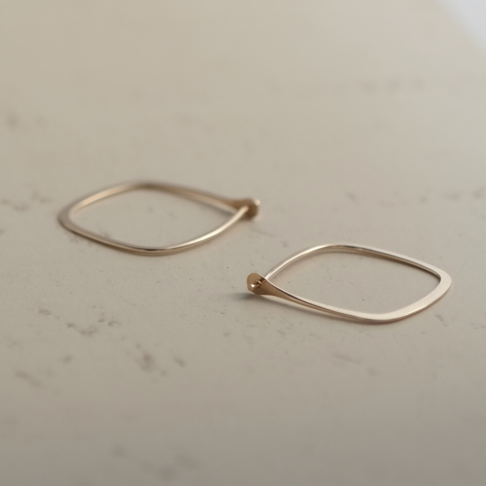 Melissa Joy Manning/Square Hoops/Small - organ-online.com