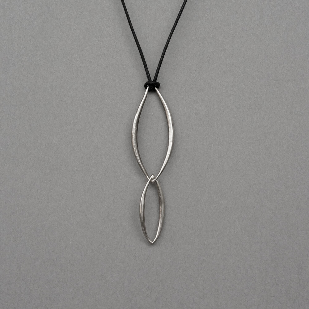 Melanie Decourcey/Pendant On String/Two Silver Links Pendant