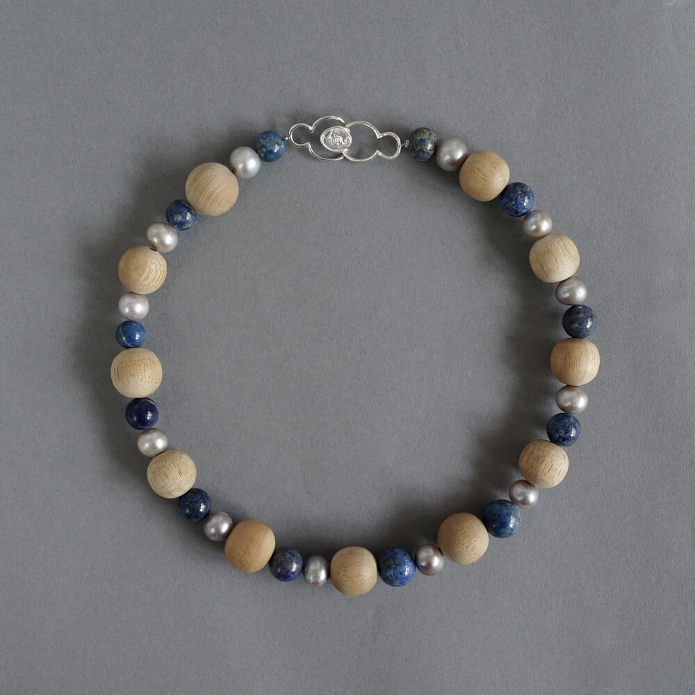 Melanie Decourcey/Beaded Necklace/wood, lapis lazuli & big grey pearls