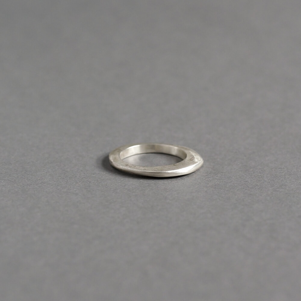 Melanie Decourcey/thin silver stacking ring simple_C
