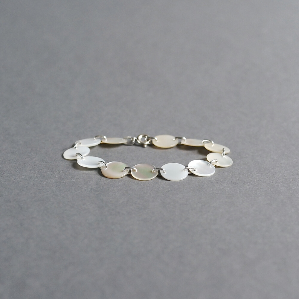 Melanie Decourcey/mother of pearl disc bracelet 