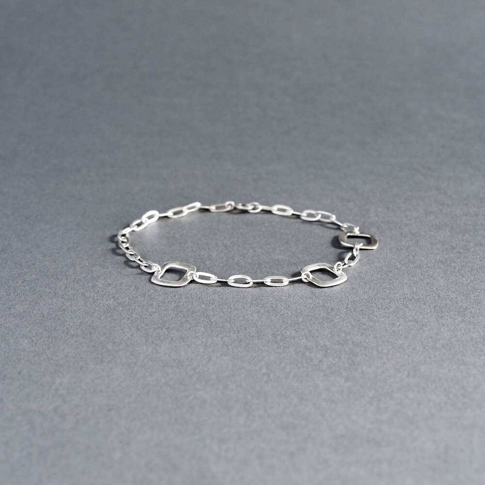 Melanie Decourcey / Silver square with chain  Bracelet