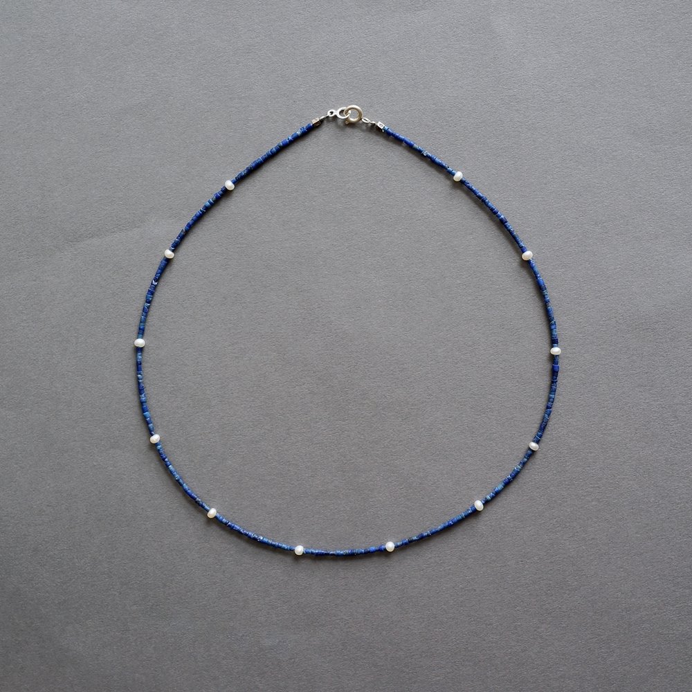 Melanie Decourcey / Beaded Necklace with small lapis lazuli & pearls