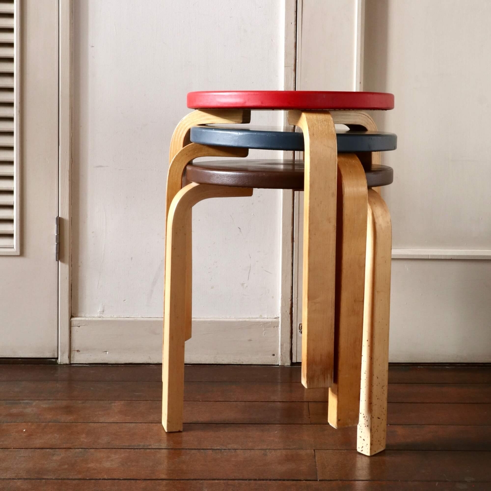 Alvar Aalto/Stool 60/Red - organ-online.com