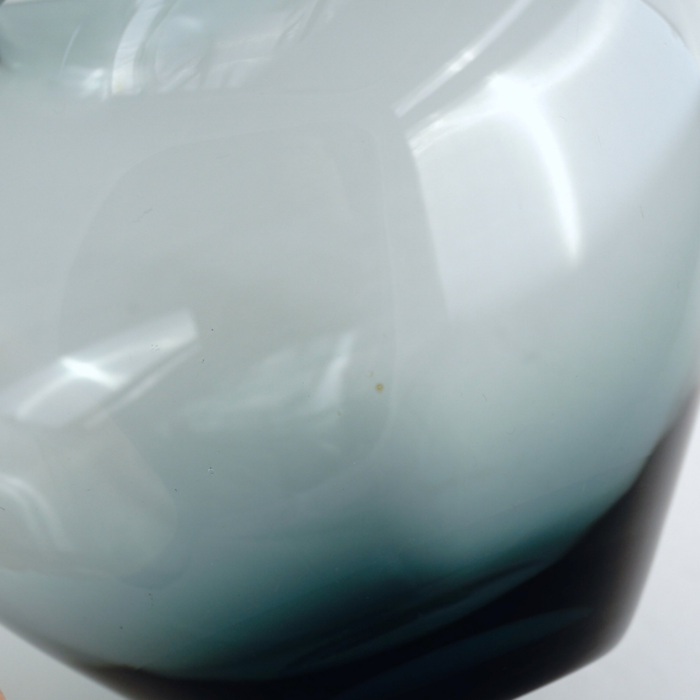 Wilhelm Wagenfeld / WMF / Glass Vase (LL) - organ-online.com Wilhelm Wagenfeld / WMF / Glass Vase (LL) - organ-online.com
