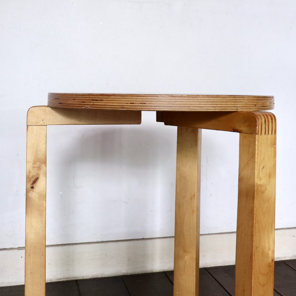 Alvar Aalto/Stool 60, War Leg - organ-online.com Alvar Aalto/Stool 60, War Leg - organ-online.com