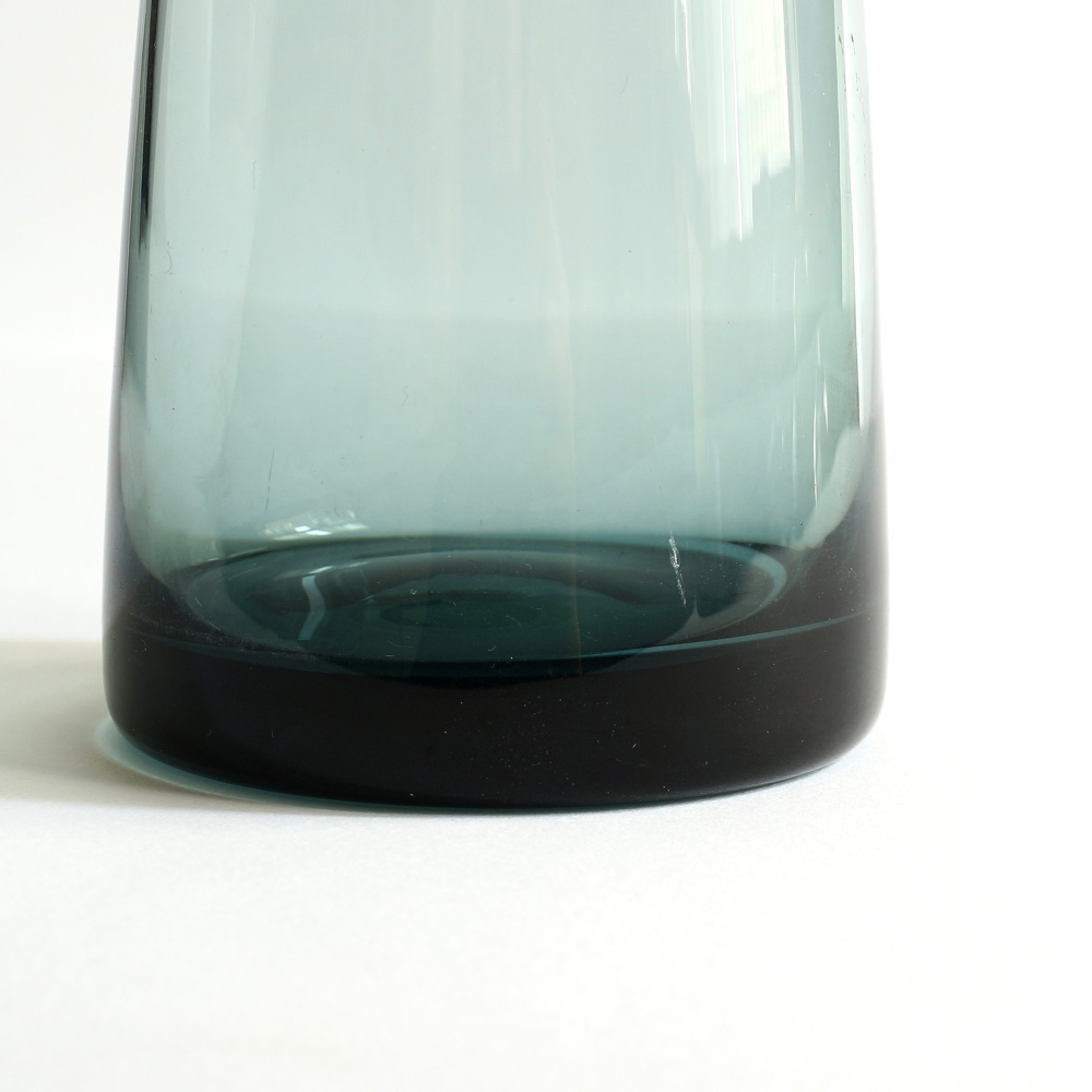 Wilhelm Wagenfeld / WMF / Vase - organ-online.com