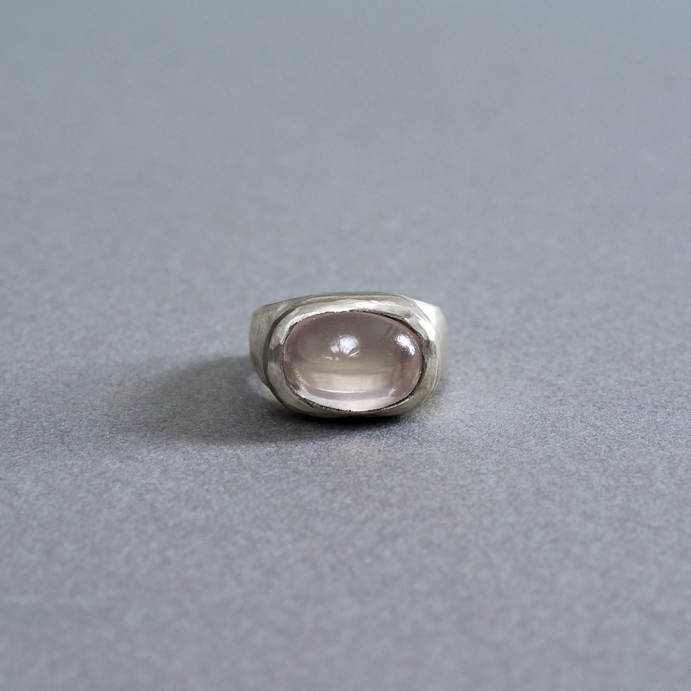 Melanie Decourcey/silver ring with rose quartz cabochon