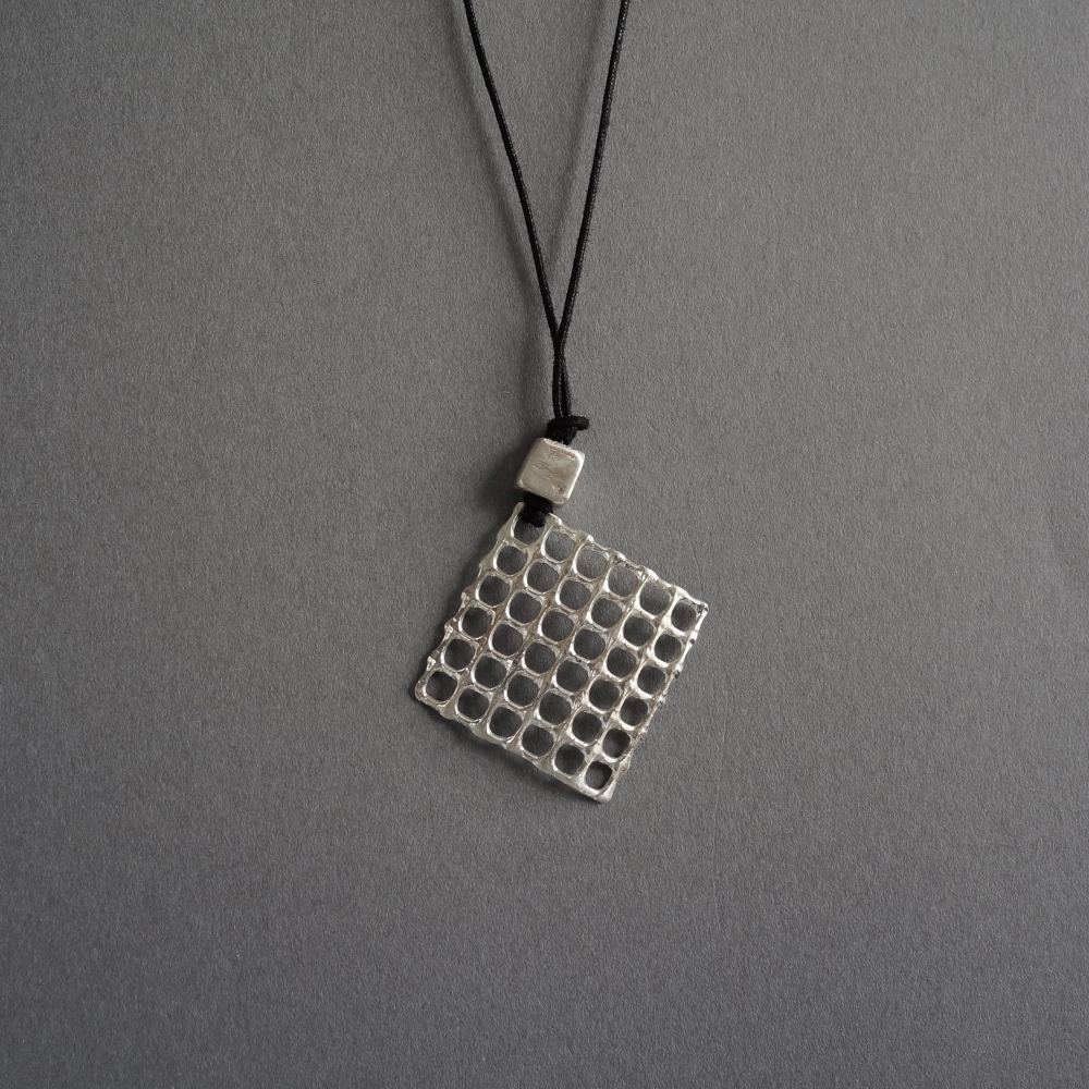 Melanie Decourcey/Pendant On String/Grid with cube