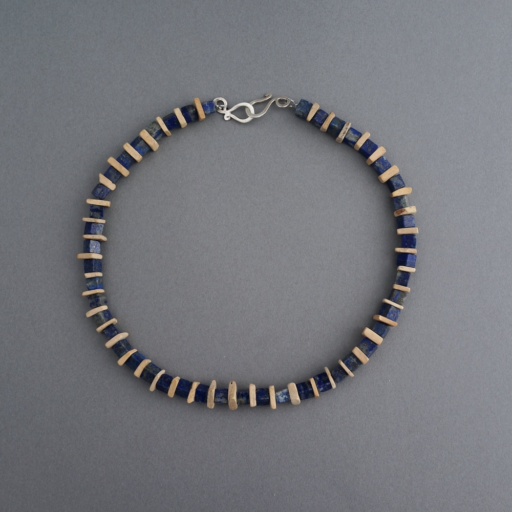 Melanie Decourcey/Beaded Necklace/Wood with lapis lazuli square cubes
