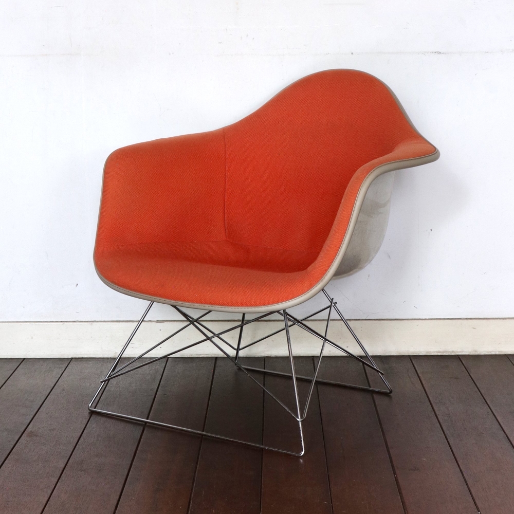 Charles & Ray Eames/Armshell/Low wire base