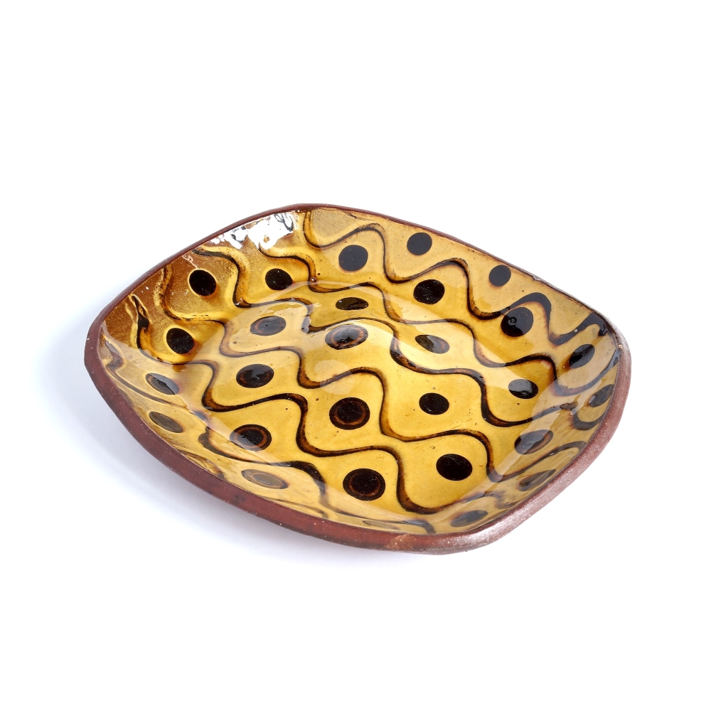 Margaret Leach / Slipware Dish - organ-online.com