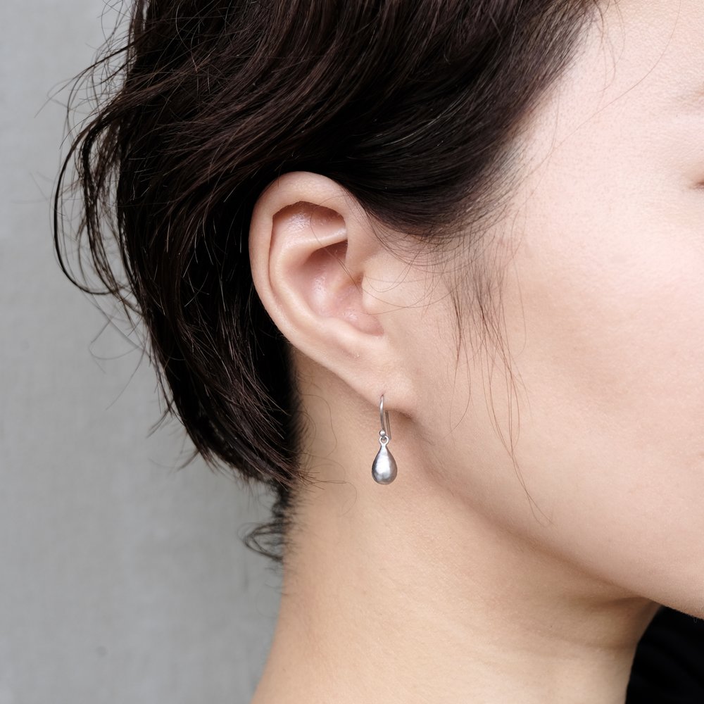 Tej Kothari/Small Silver Drop Earrings - organ-online.com