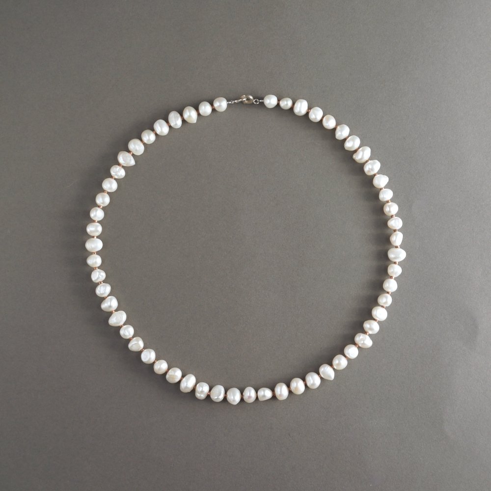 Melanie Decourcey / Beaded Necklace / Pearls with tiny copper beads
