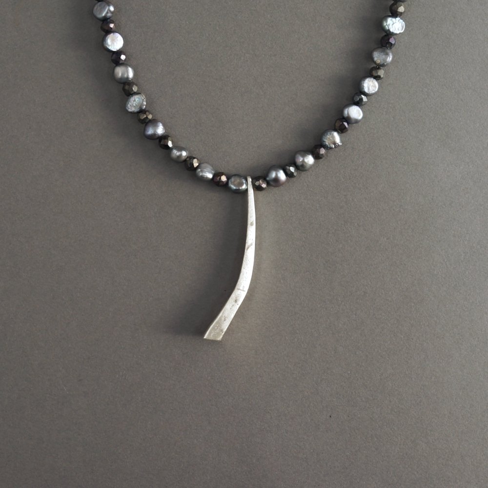 Melanie Decourcey / Beaded Necklace / Grey pearls,Hematite necklace with silver pendant