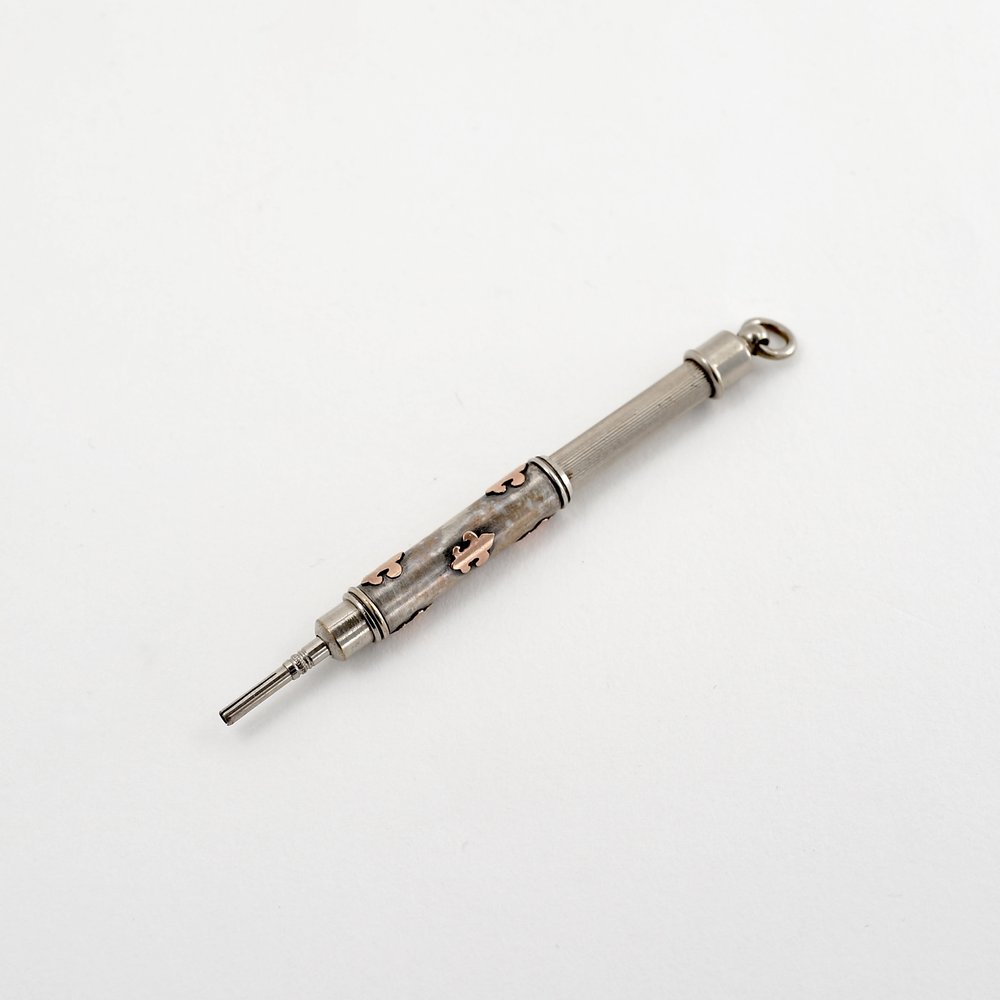 <img class='new_mark_img1' src='https://img.shop-pro.jp/img/new/icons7.gif' style='border:none;display:inline;margin:0px;padding:0px;width:auto;' />Antique Mechanical Pencil