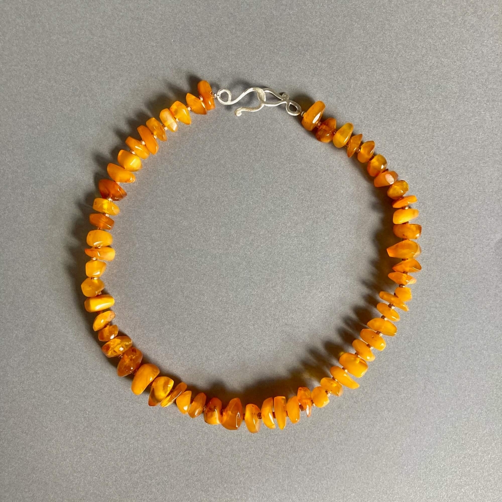Melanie Decourcey/Beaded Necklace/Amber and copper beads alternating