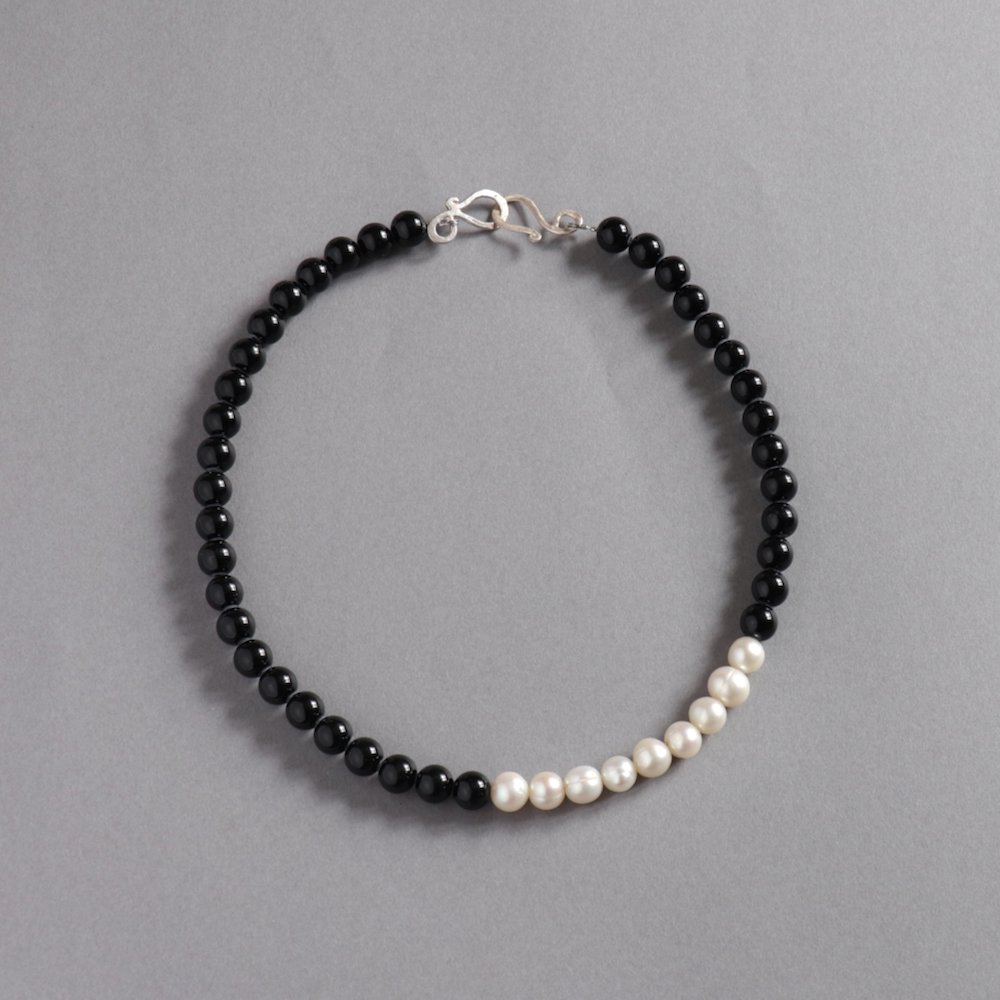 Melanie Decourcey/Beaded Necklace/Onyx with big pearls