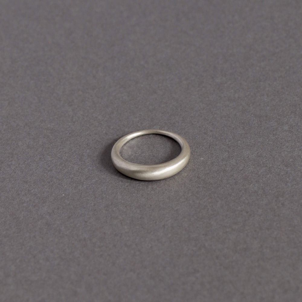 Melanie Decourcey / tapered silver ring