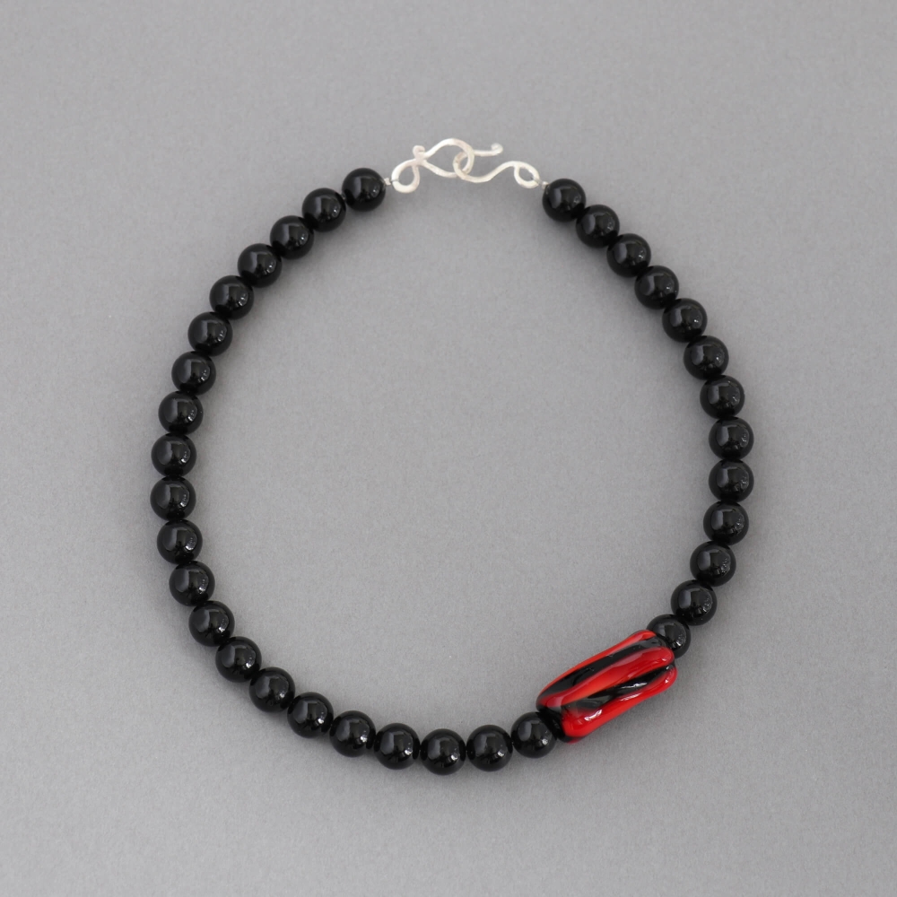 Melanie Decourcey / beaded necklace / onyx beads with red/black glass bead