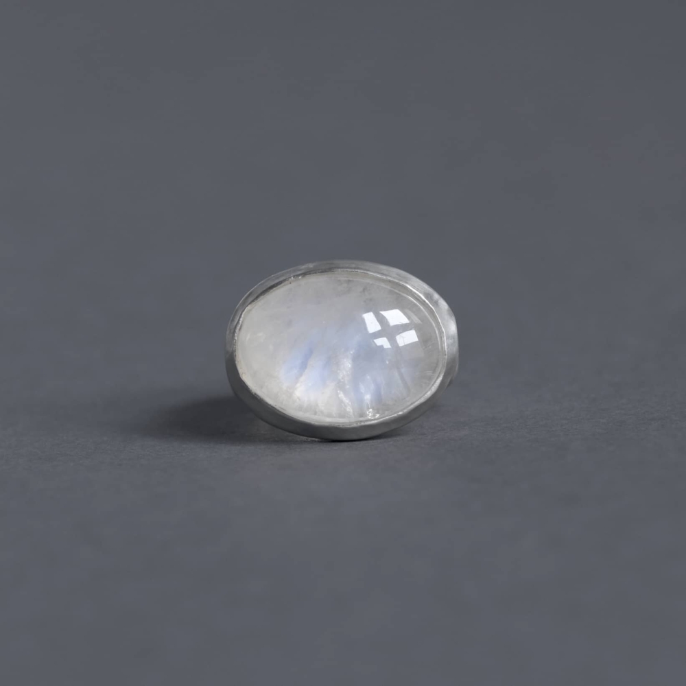 Melanie Decourcey / silver ring with big moonstone cabochon