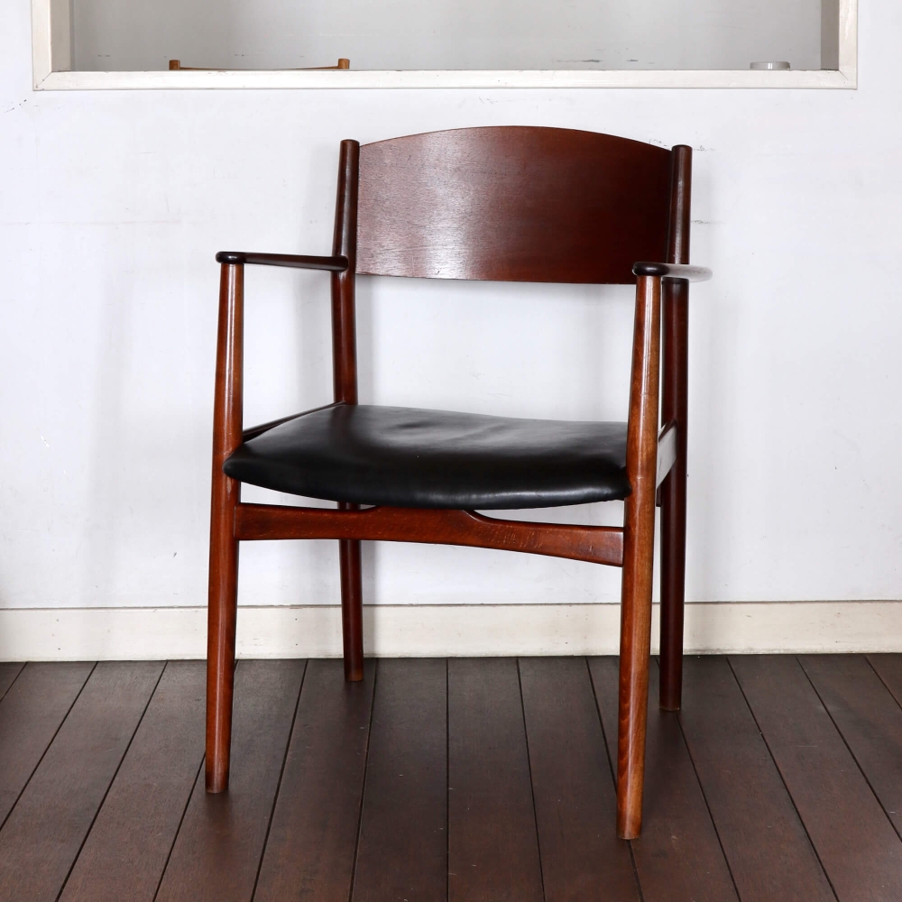 <img class='new_mark_img1' src='https://img.shop-pro.jp/img/new/icons7.gif' style='border:none;display:inline;margin:0px;padding:0px;width:auto;' />Borge Mogensen / Arm Chair Model147